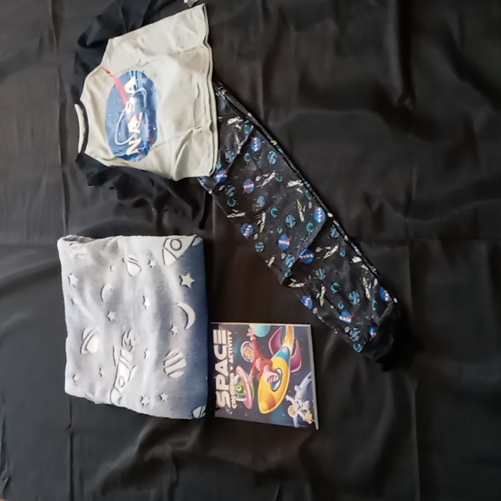 NASA Boys Pajamas size 6/7, glow in the dark space blanket and coloring book NWT